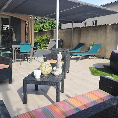 Rue Des Jardins De Lucas Bed & Breakfast Arles