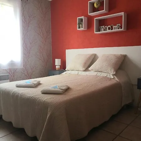 Rue Des Jardins De Lucas Bed & Breakfast Arles
